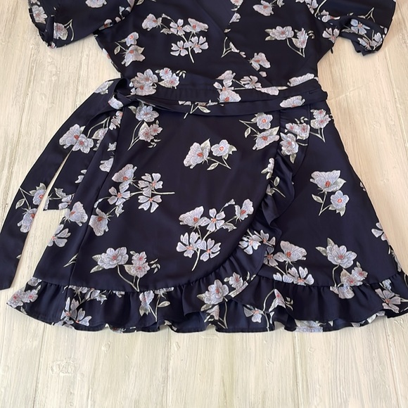 JACK BY BB DAKOTA Let’s Wrap Sapphire Blue Floral Short Sleeve Dress Size Large - Picture 7 of 16